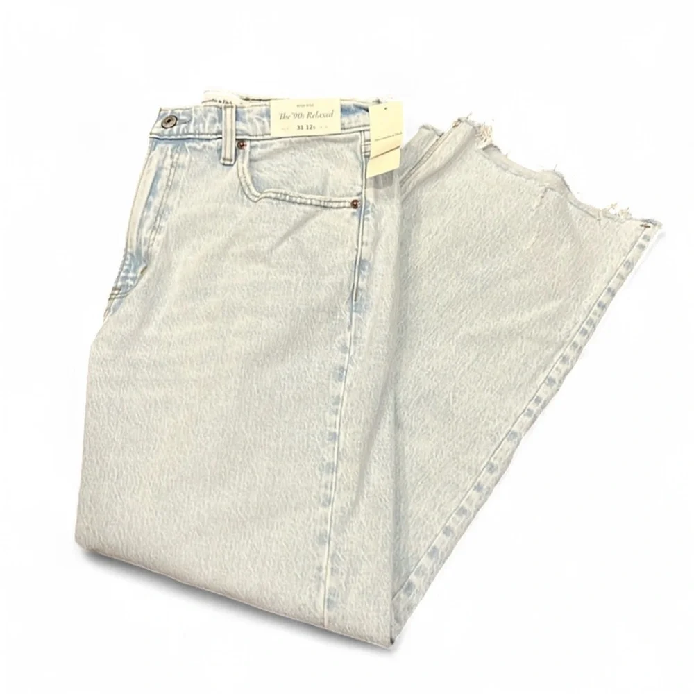 Abercrombie 90s High Rise Relaxed Jeans 31 NWT